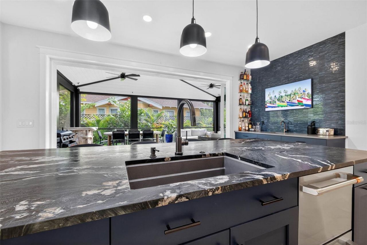 2822 Burlington Avenue N, Saint Petersburg, FL 33713 Photo