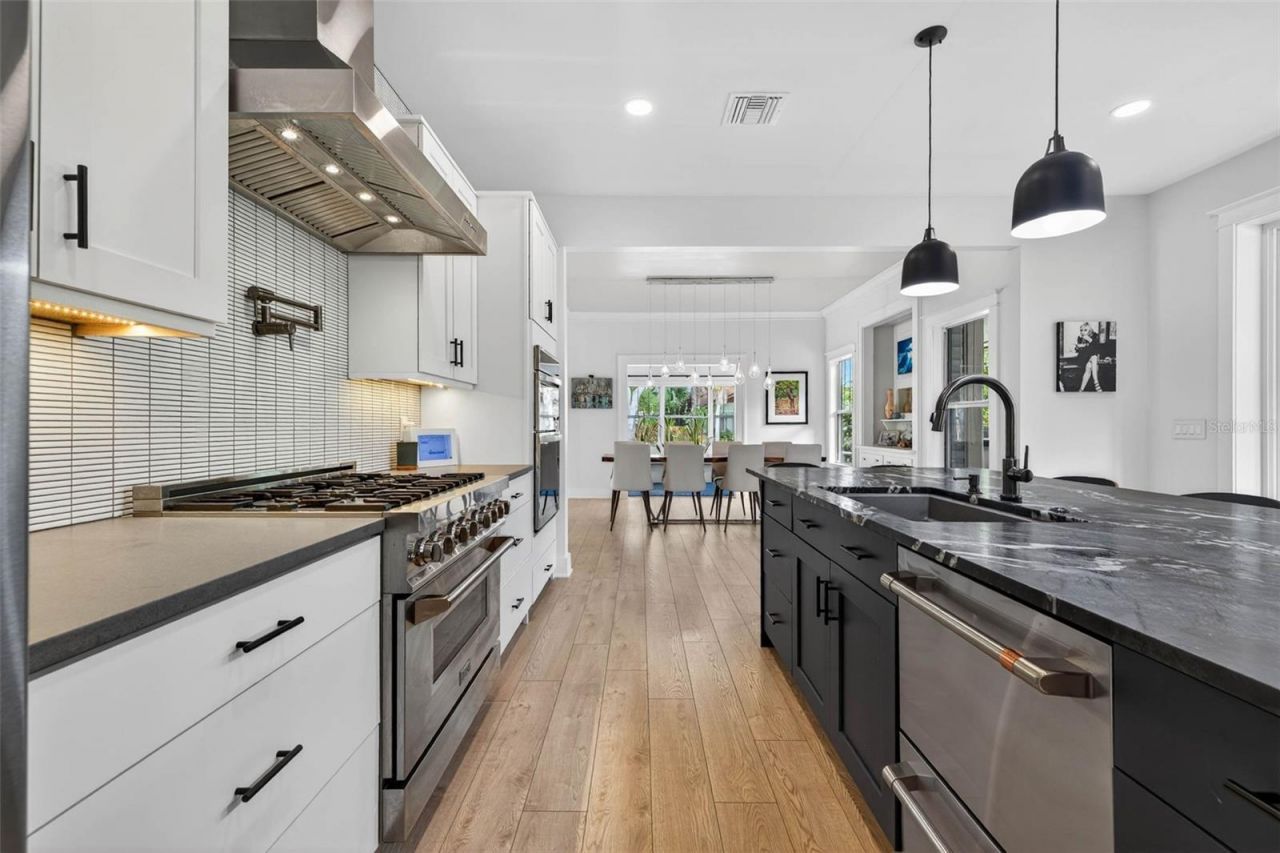 2822 Burlington Avenue N, Saint Petersburg, FL 33713 Photo