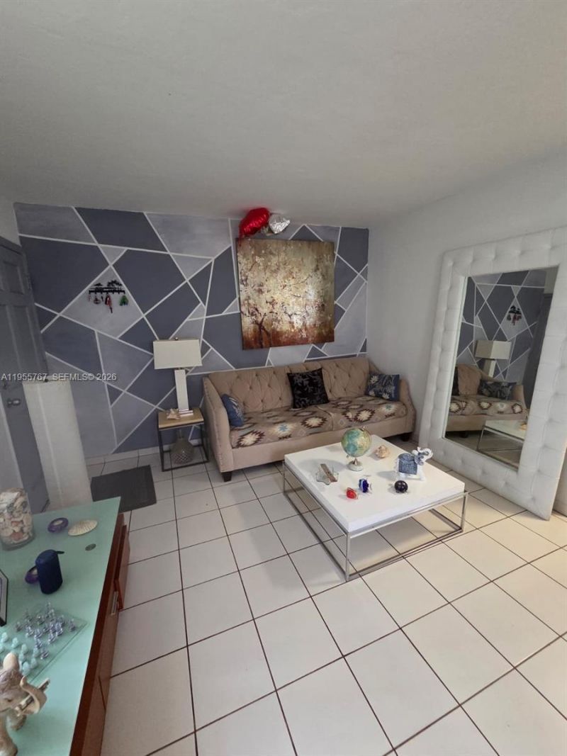 812 86th St, Unit 1R, Miami Beach, FL 33141 Photo