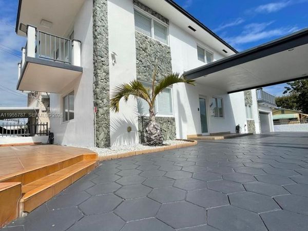 901 NW 22nd Pl, Miami, FL 33125