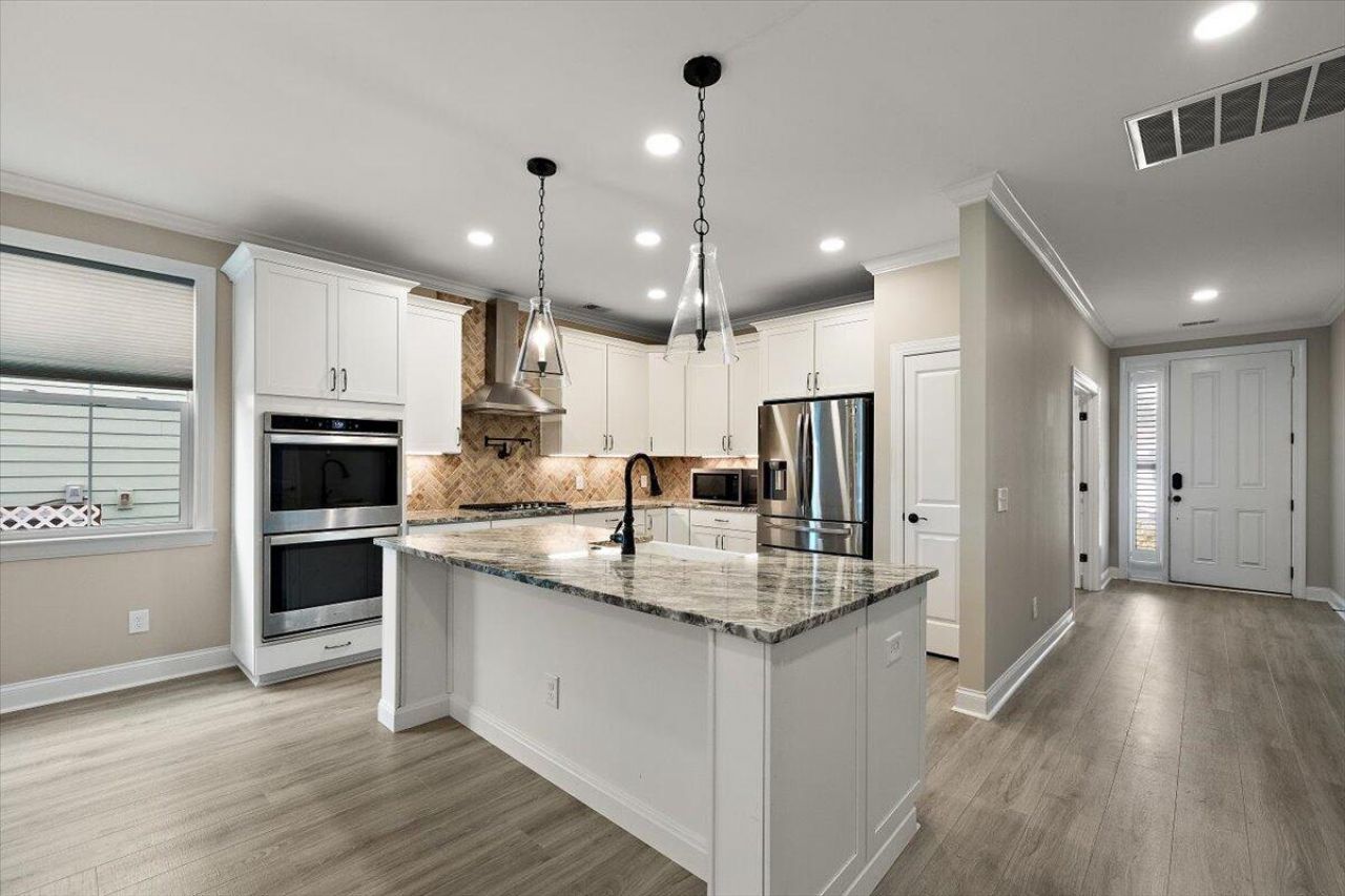 656 Yellow Leaf Lane Photo 10