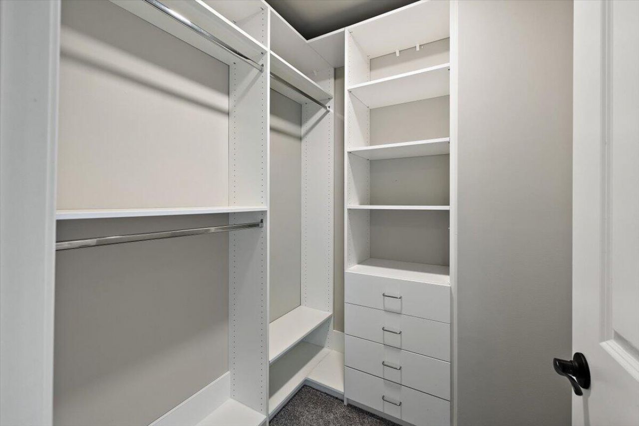 656 Yellow Leaf Lane Photo 28