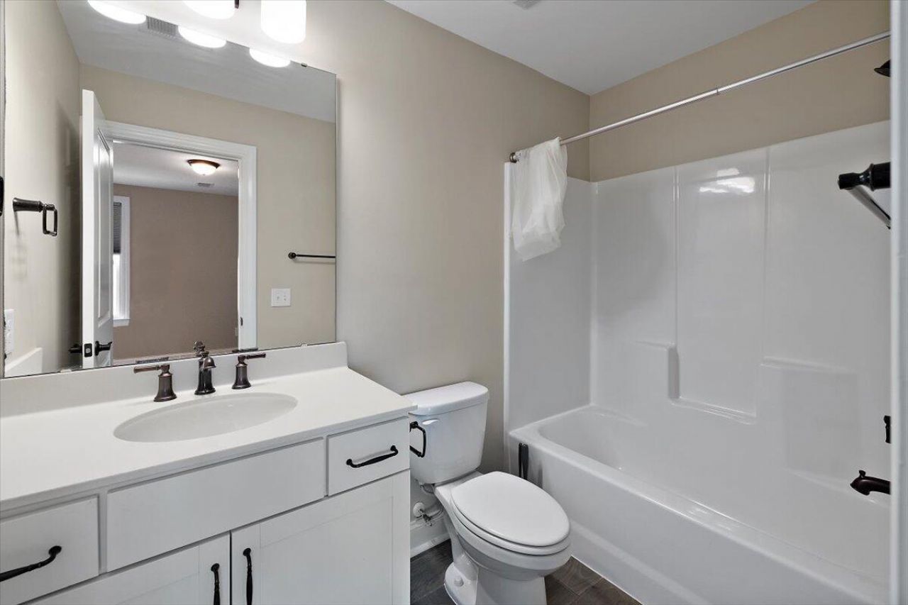 656 Yellow Leaf Lane Photo 31