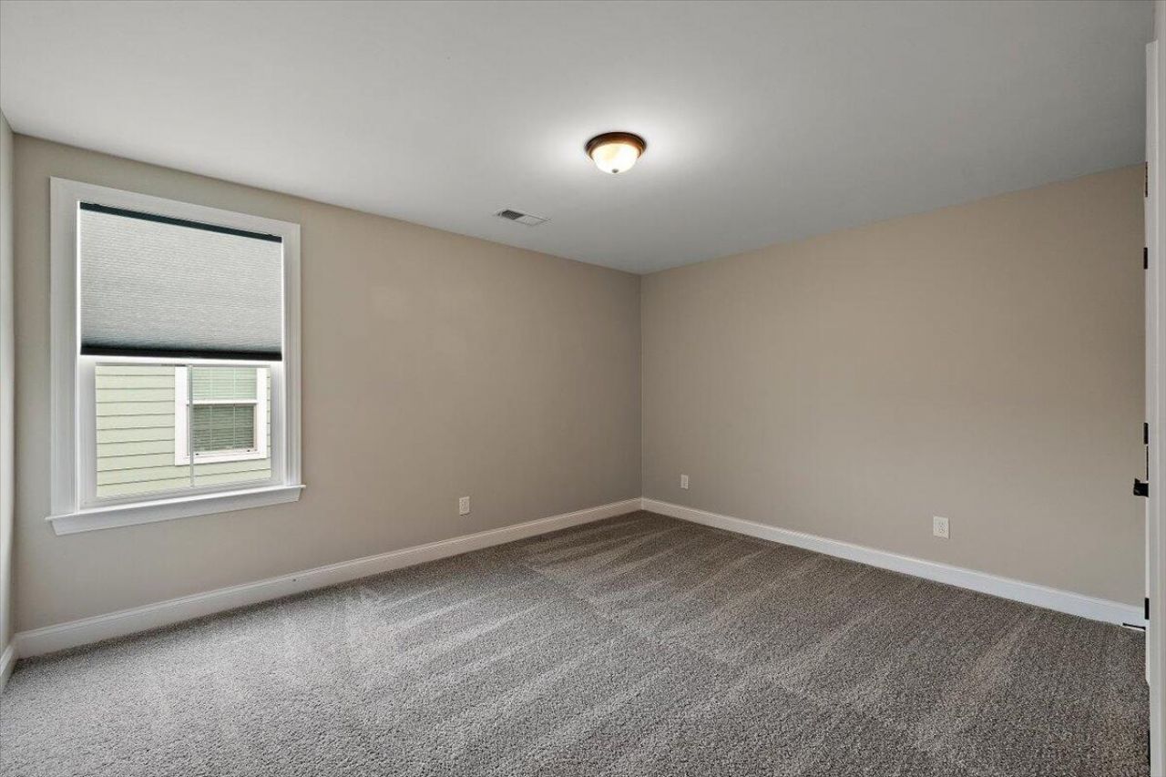 656 Yellow Leaf Lane Photo 32