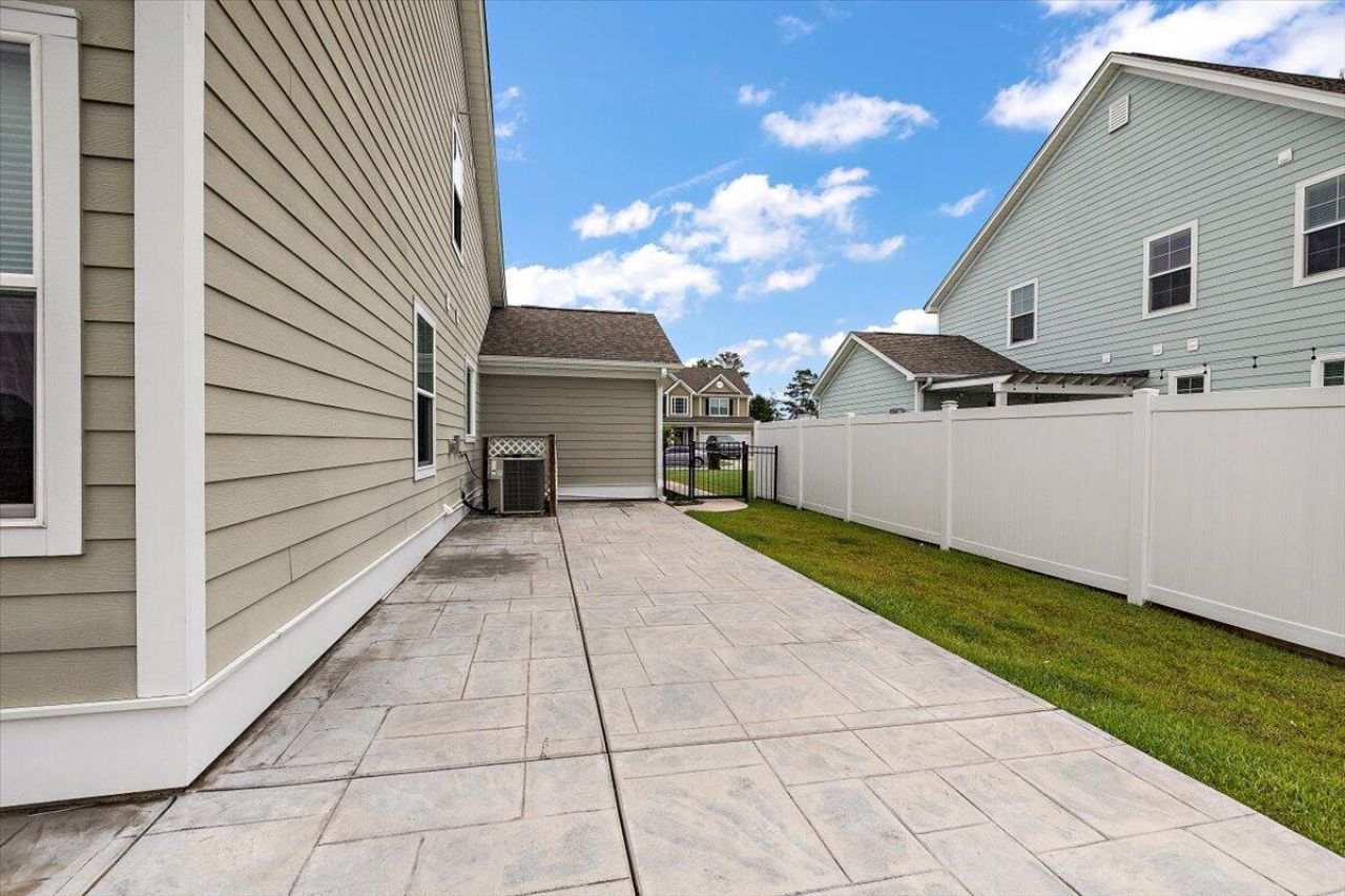 656 Yellow Leaf Lane Photo 33