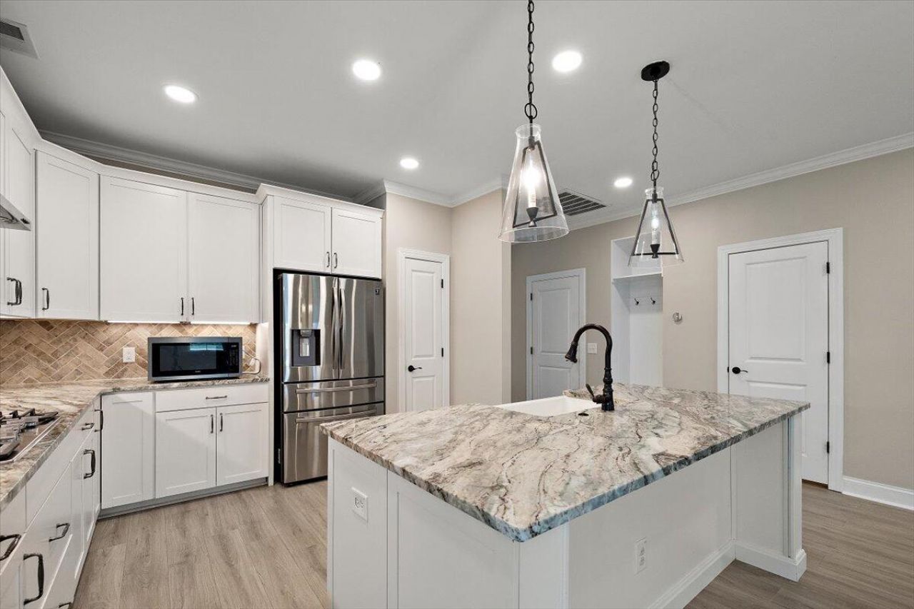 656 Yellow Leaf Lane Photo 9