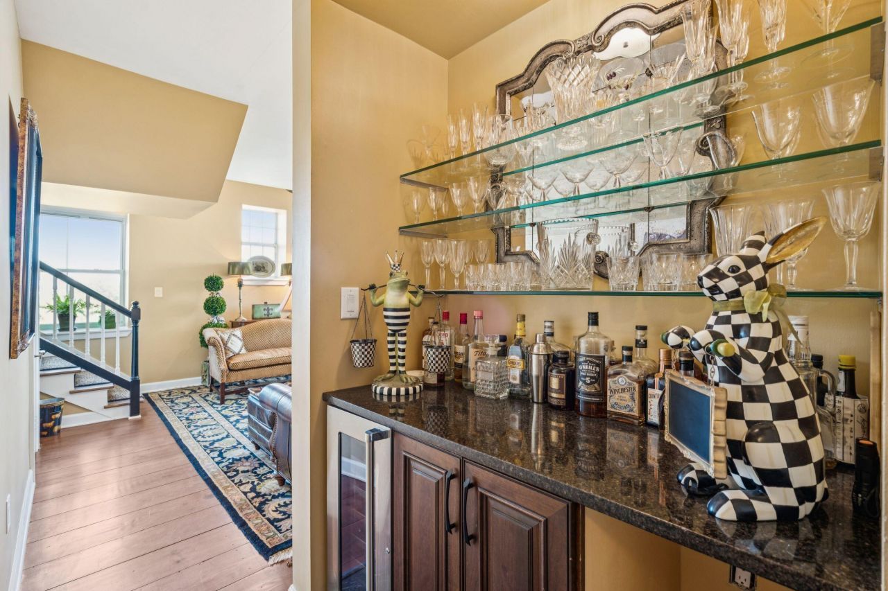 55 Ashley Avenue Photo 12