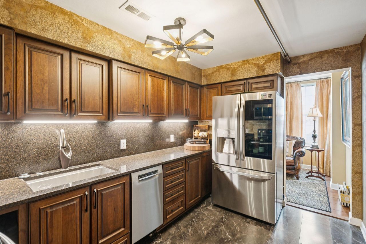 55 Ashley Avenue Photo 17