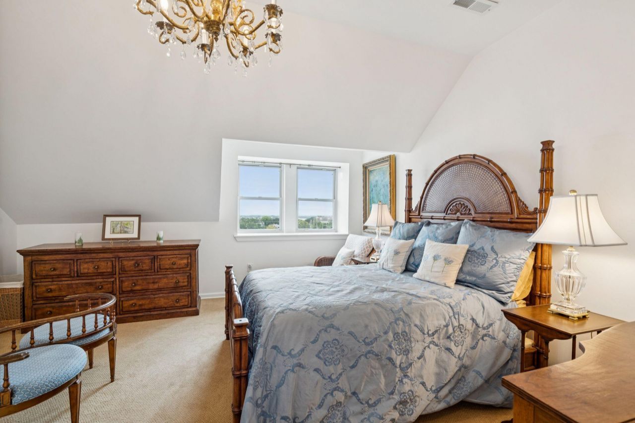 55 Ashley Avenue Photo 20