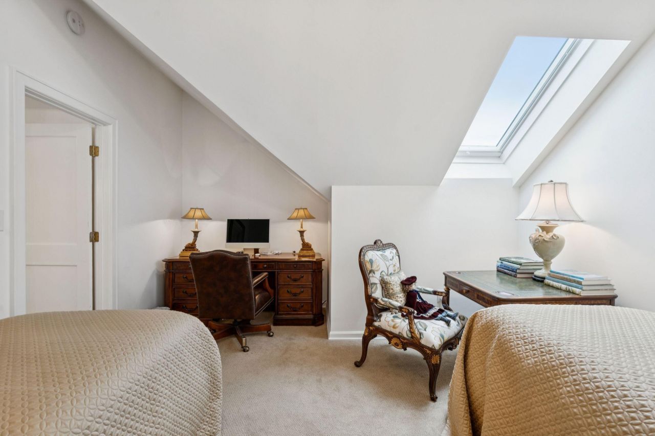 55 Ashley Avenue Photo 27