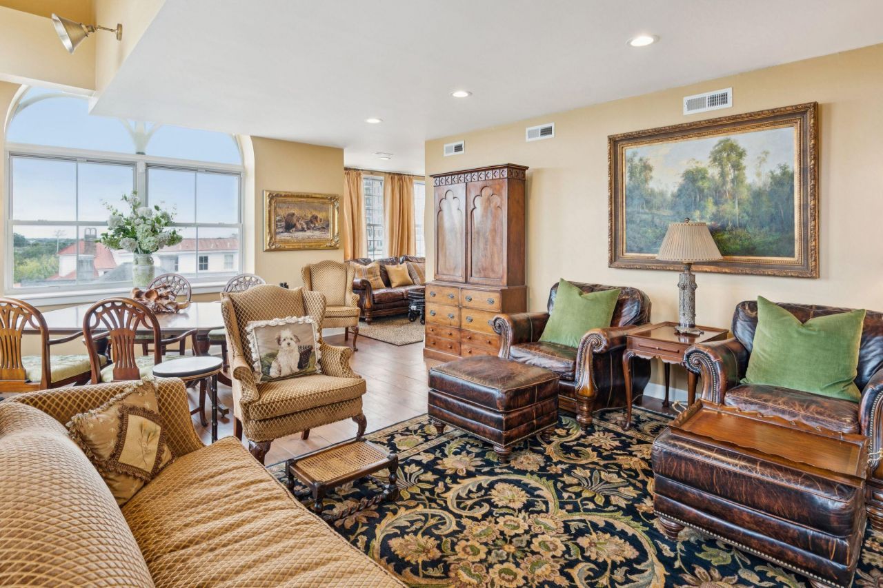 55 Ashley Avenue Photo 6