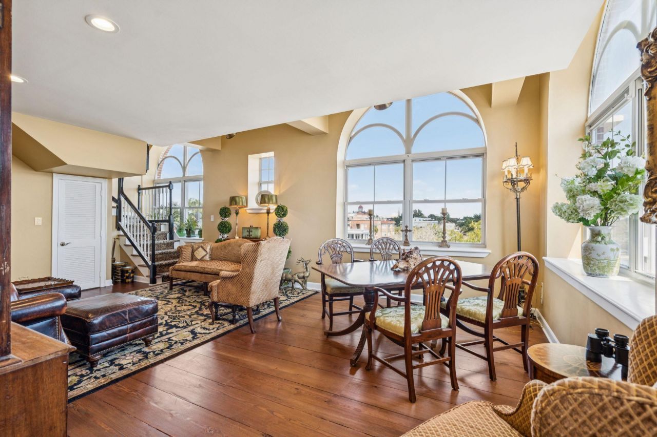 55 Ashley Avenue Photo 8