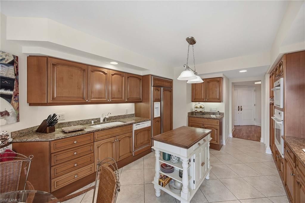 6597 Nicholas Blvd E, Unit 405, Naples, FL 34108 Photo