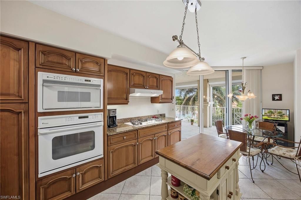 6597 Nicholas Blvd E, Unit 405, Naples, FL 34108 Photo