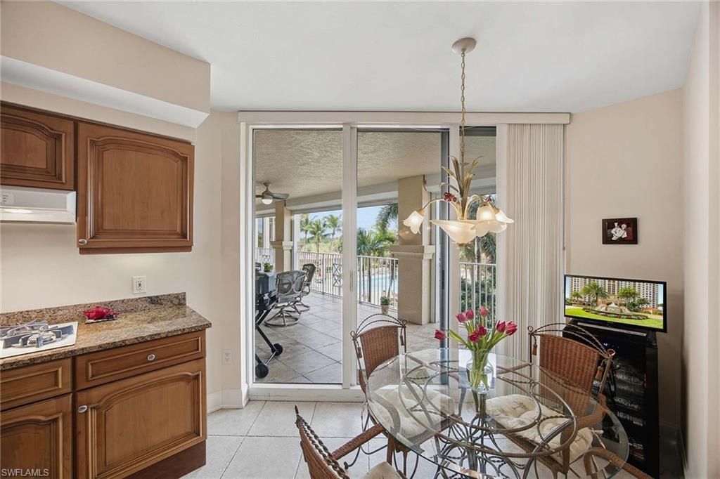 6597 Nicholas Blvd E, Unit 405, Naples, FL 34108 Photo