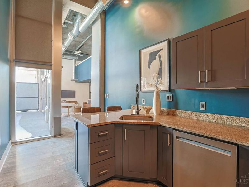 353 W Fourth Street, Unit 210, Cincinnati, OH 45202 Photo 11