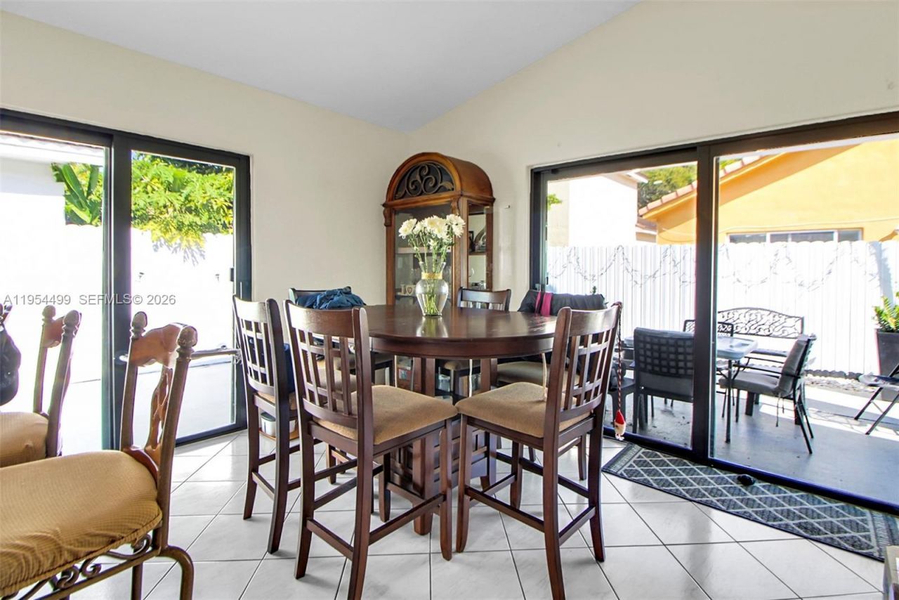 15113 NW 91st Ct, Miami Lakes, FL 33018 Photo