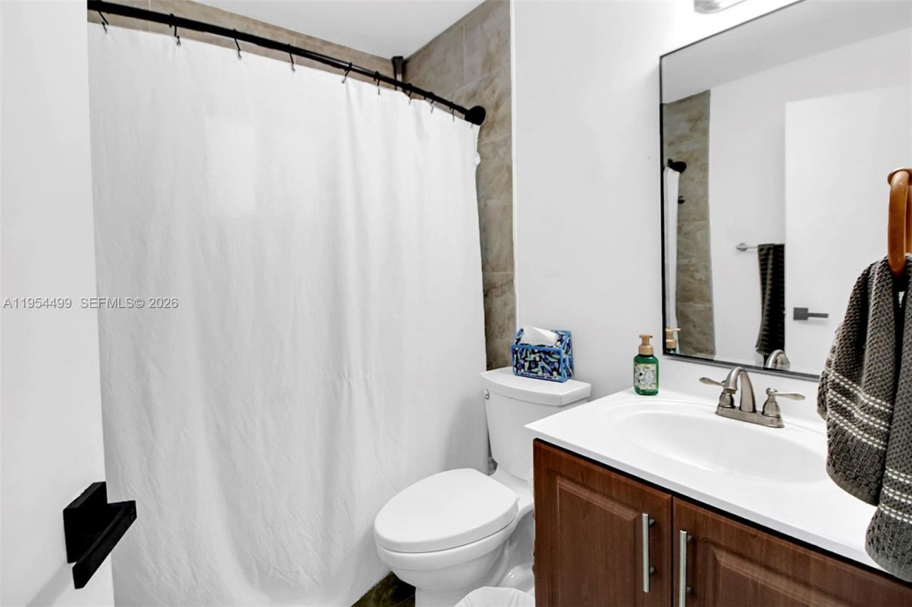 15113 NW 91st Ct, Miami Lakes, FL 33018 Photo