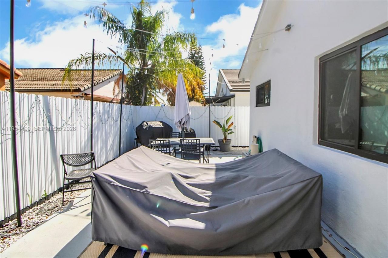 15113 NW 91st Ct, Miami Lakes, FL 33018 Photo