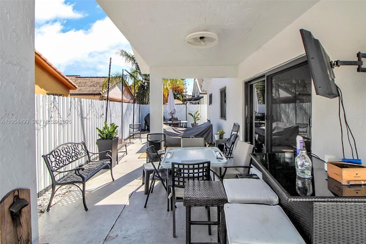 15113 NW 91st Ct, Miami Lakes, FL 33018 Photo