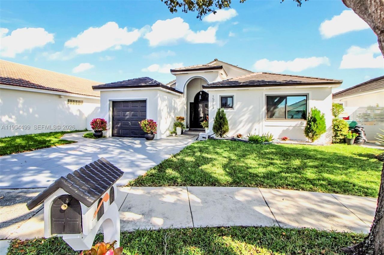15113 NW 91st Ct, Miami Lakes, FL 33018 Photo