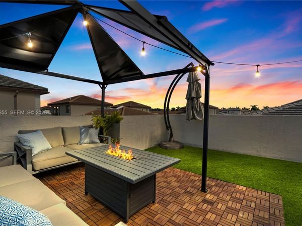 4809 NW 83rd Pkwy, Doral, FL 33166