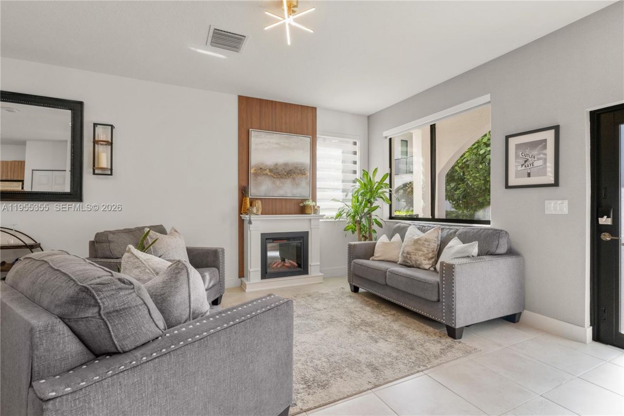 4809 NW 83rd Pkwy, Doral, FL 33166 Photo