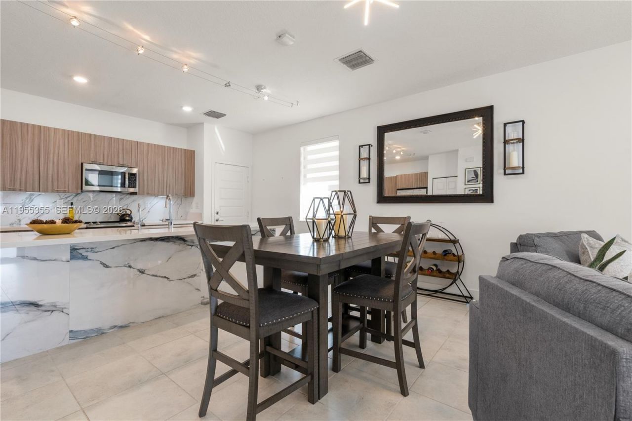 4809 NW 83rd Pkwy, Doral, FL 33166 Photo