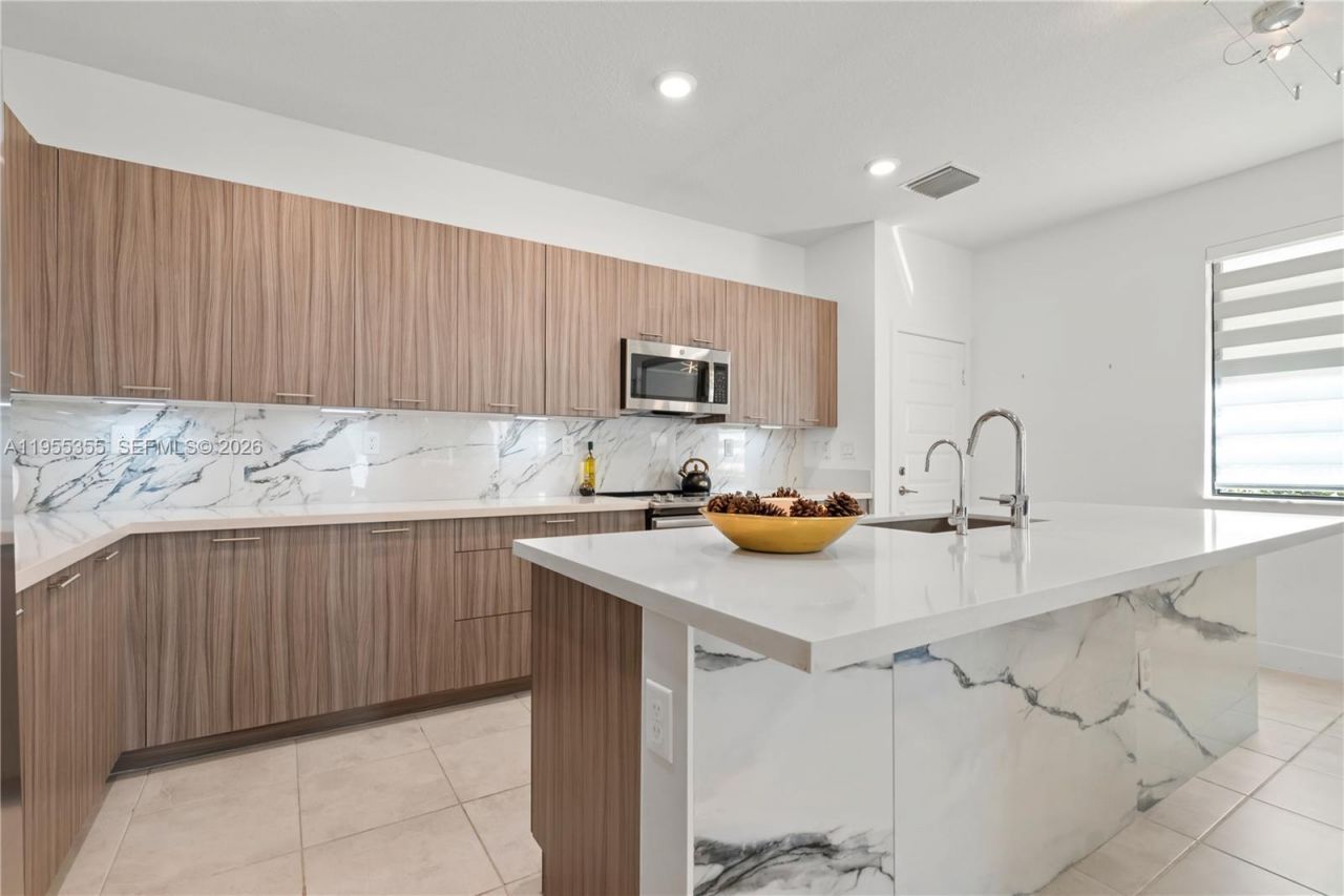 4809 NW 83rd Pkwy, Doral, FL 33166 Photo