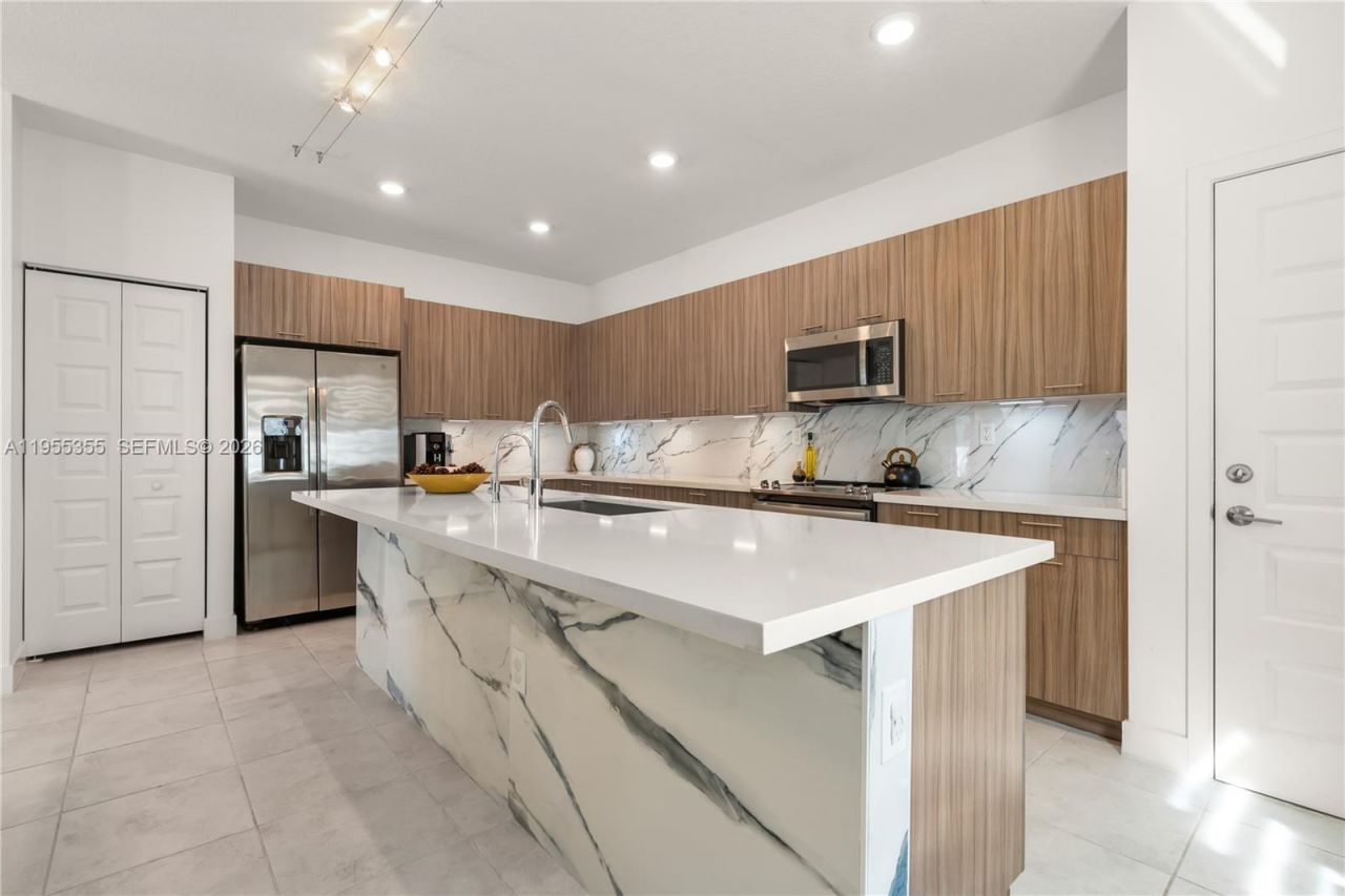 4809 NW 83rd Pkwy, Doral, FL 33166 Photo