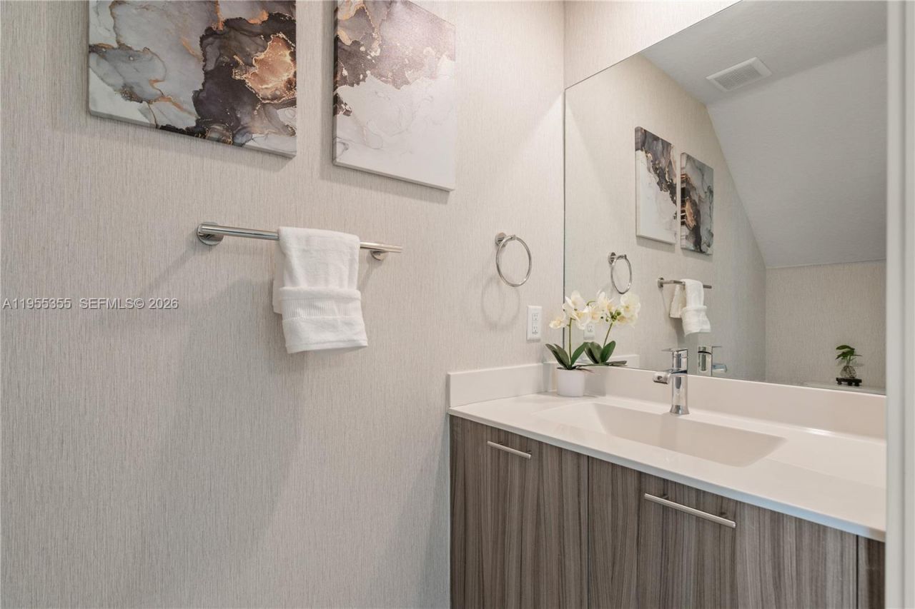 4809 NW 83rd Pkwy, Doral, FL 33166 Photo