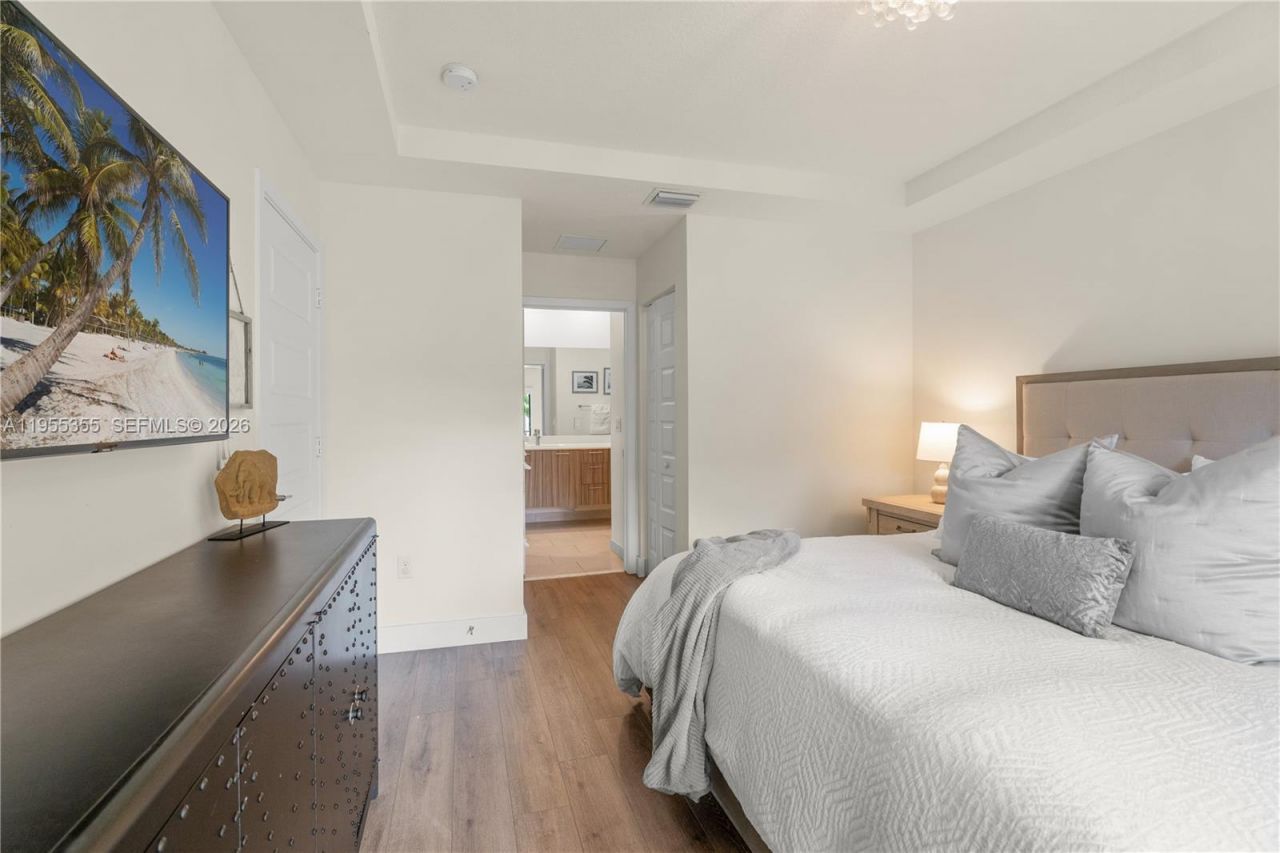 4809 NW 83rd Pkwy, Doral, FL 33166 Photo