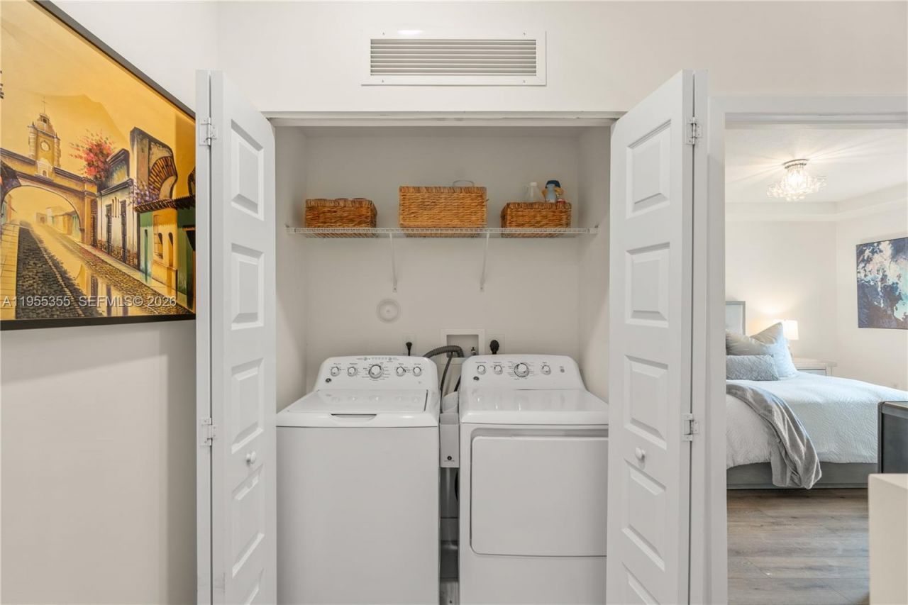 4809 NW 83rd Pkwy, Doral, FL 33166 Photo