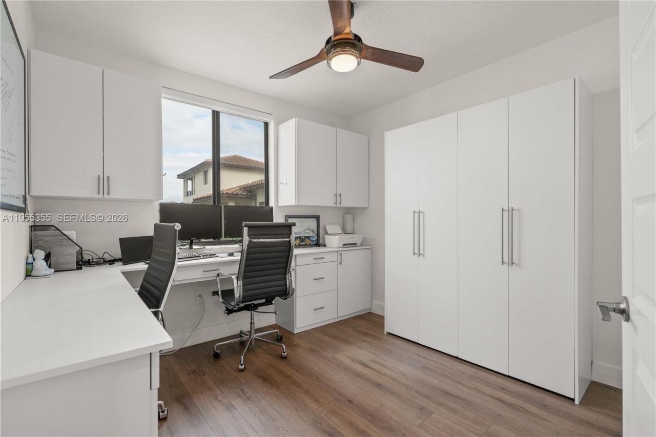 4809 NW 83rd Pkwy, Doral, FL 33166 Photo