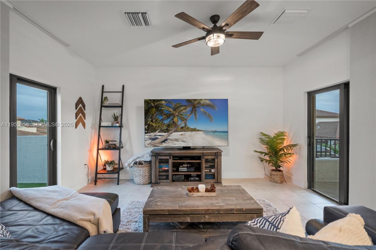 4809 NW 83rd Pkwy, Doral, FL 33166 Photo