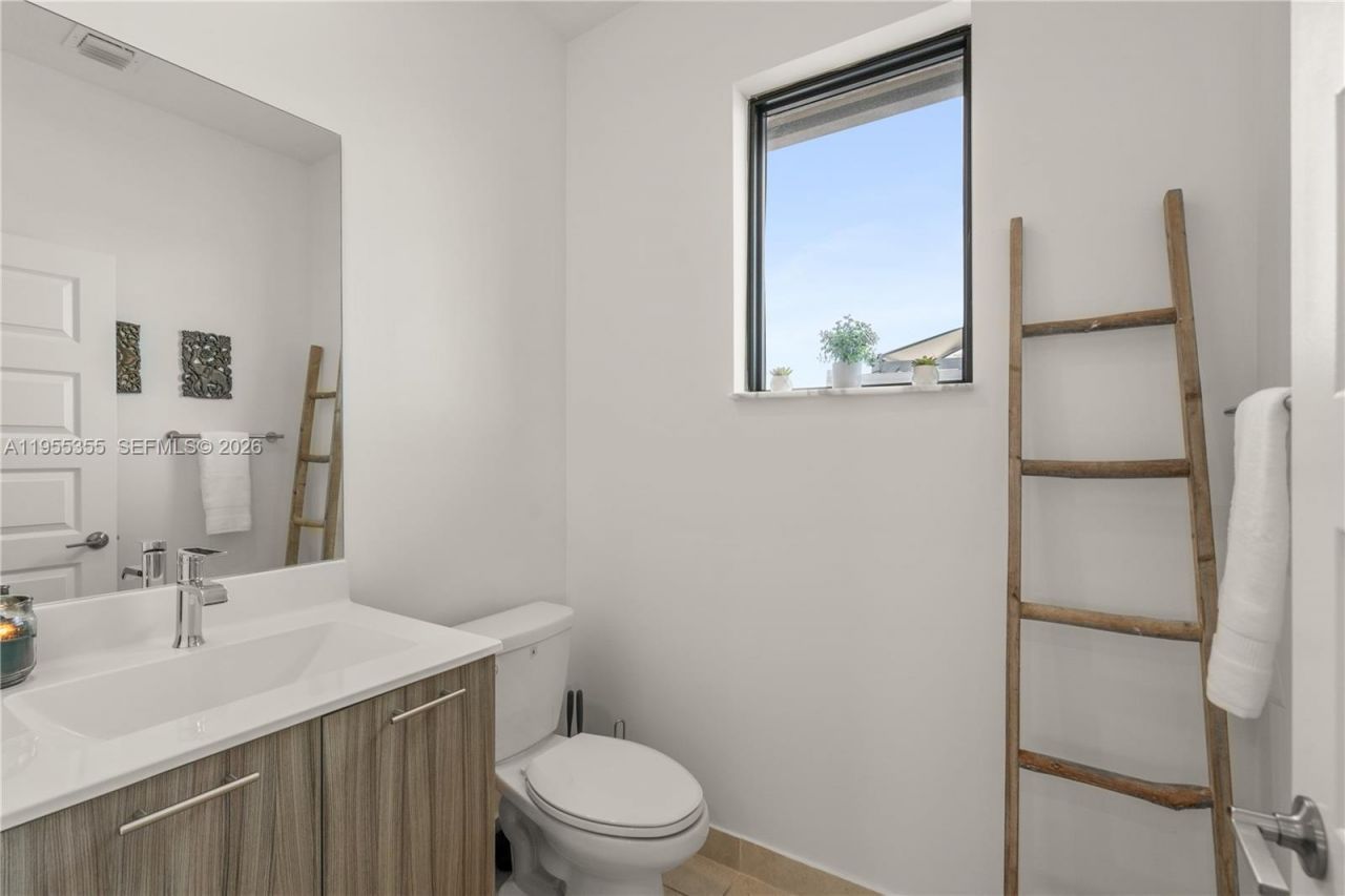 4809 NW 83rd Pkwy, Doral, FL 33166 Photo