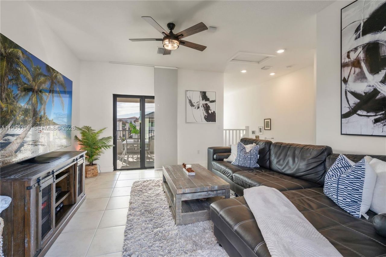 4809 NW 83rd Pkwy, Doral, FL 33166 Photo