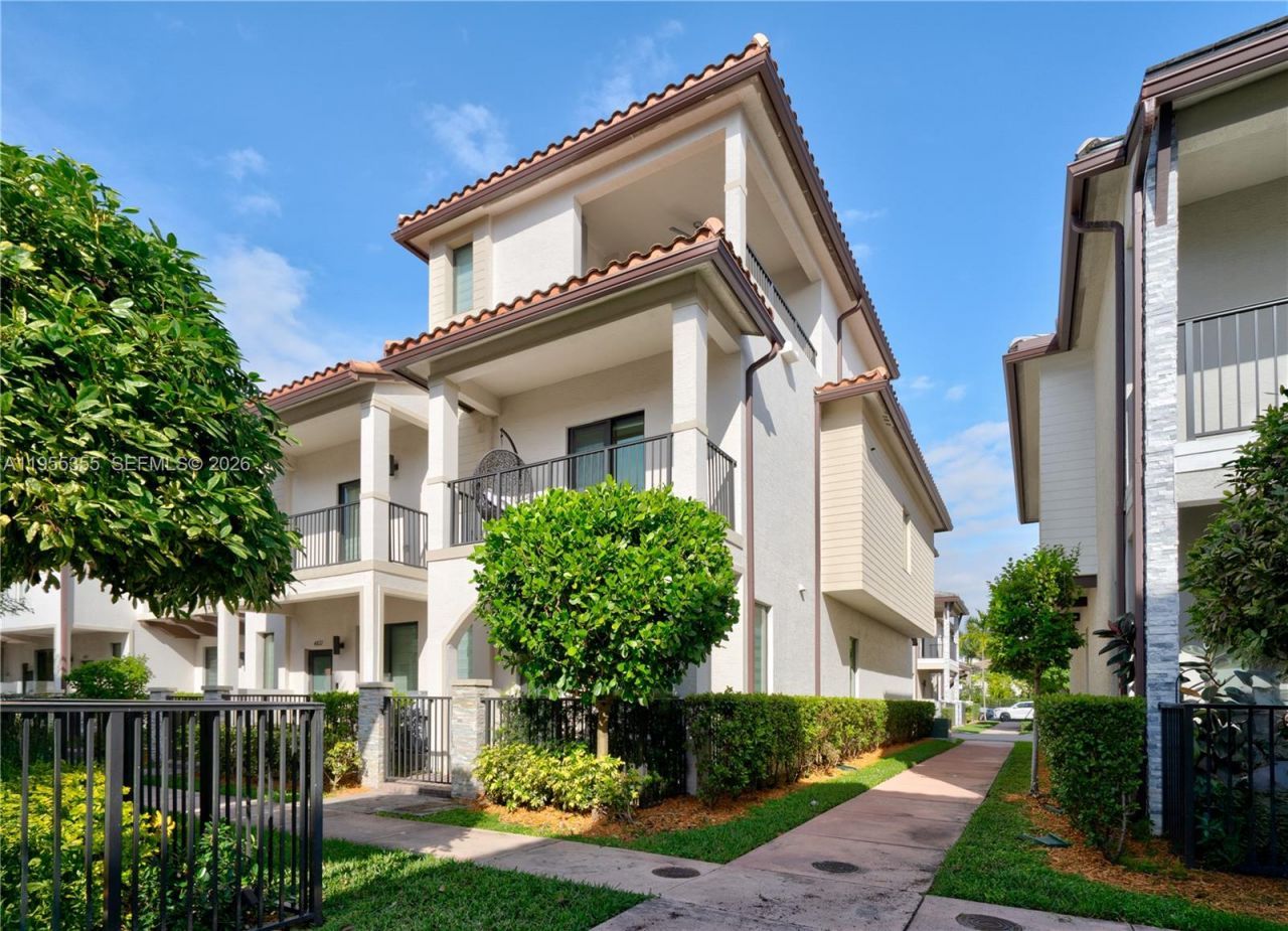 4809 NW 83rd Pkwy, Doral, FL 33166 Photo