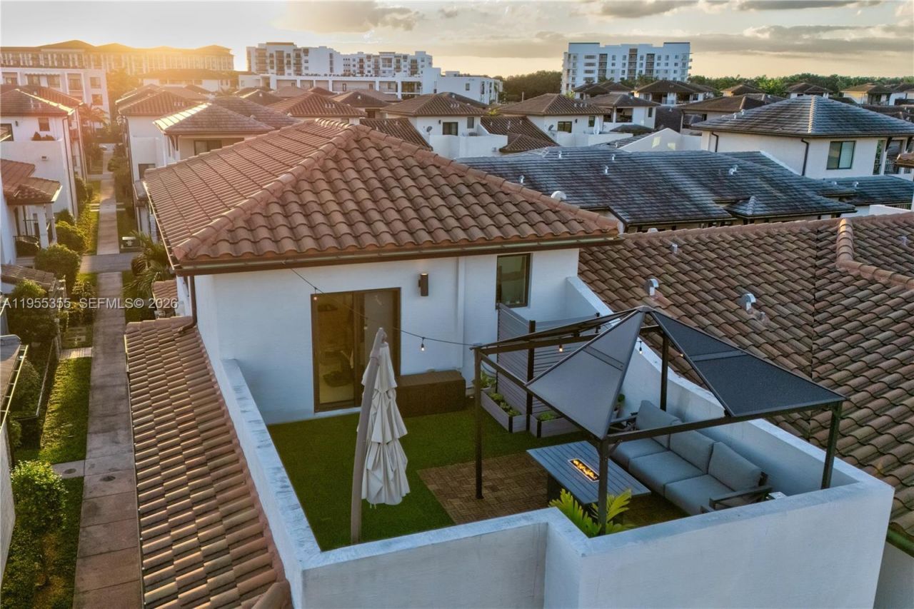 4809 NW 83rd Pkwy, Doral, FL 33166 Photo