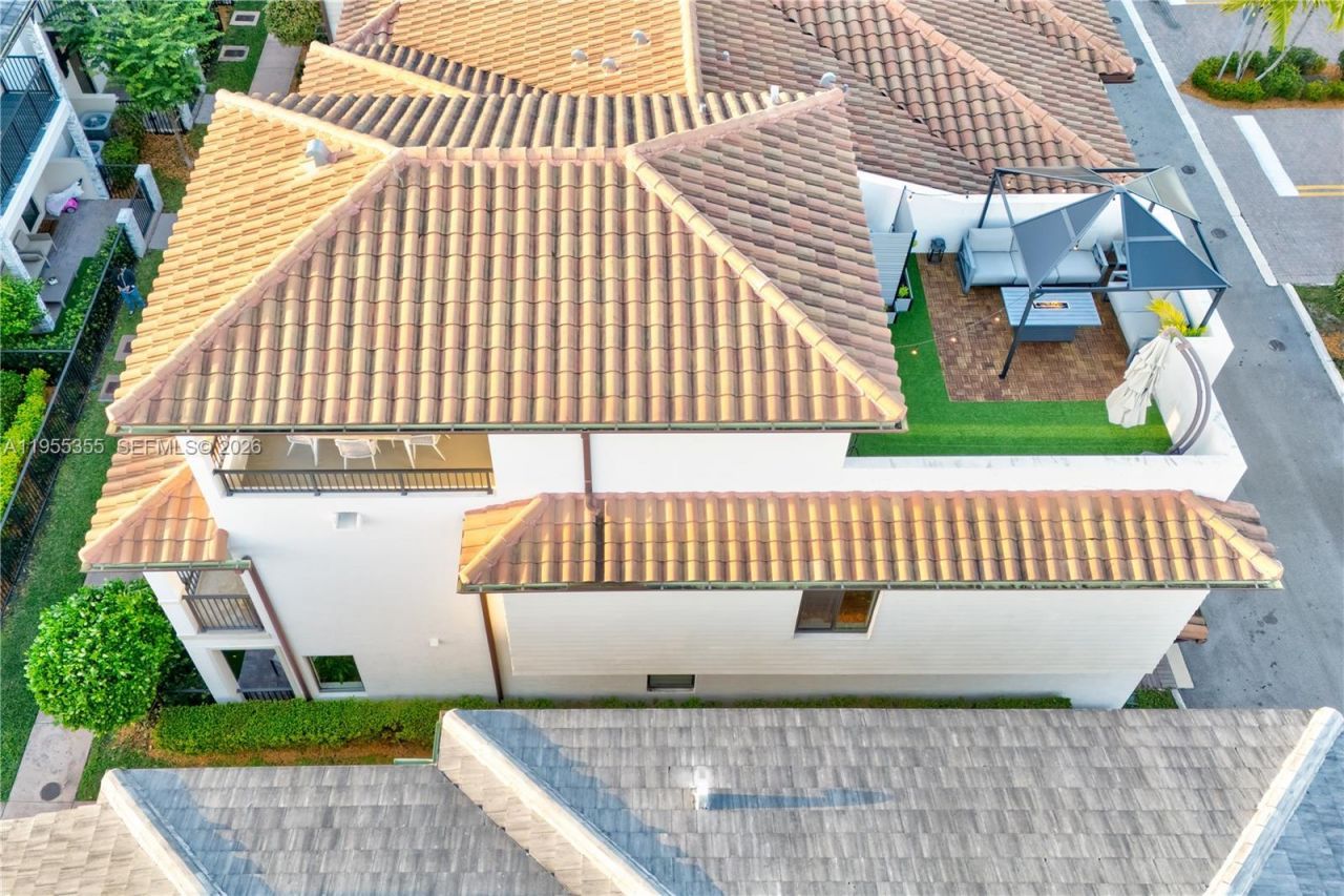 4809 NW 83rd Pkwy, Doral, FL 33166 Photo