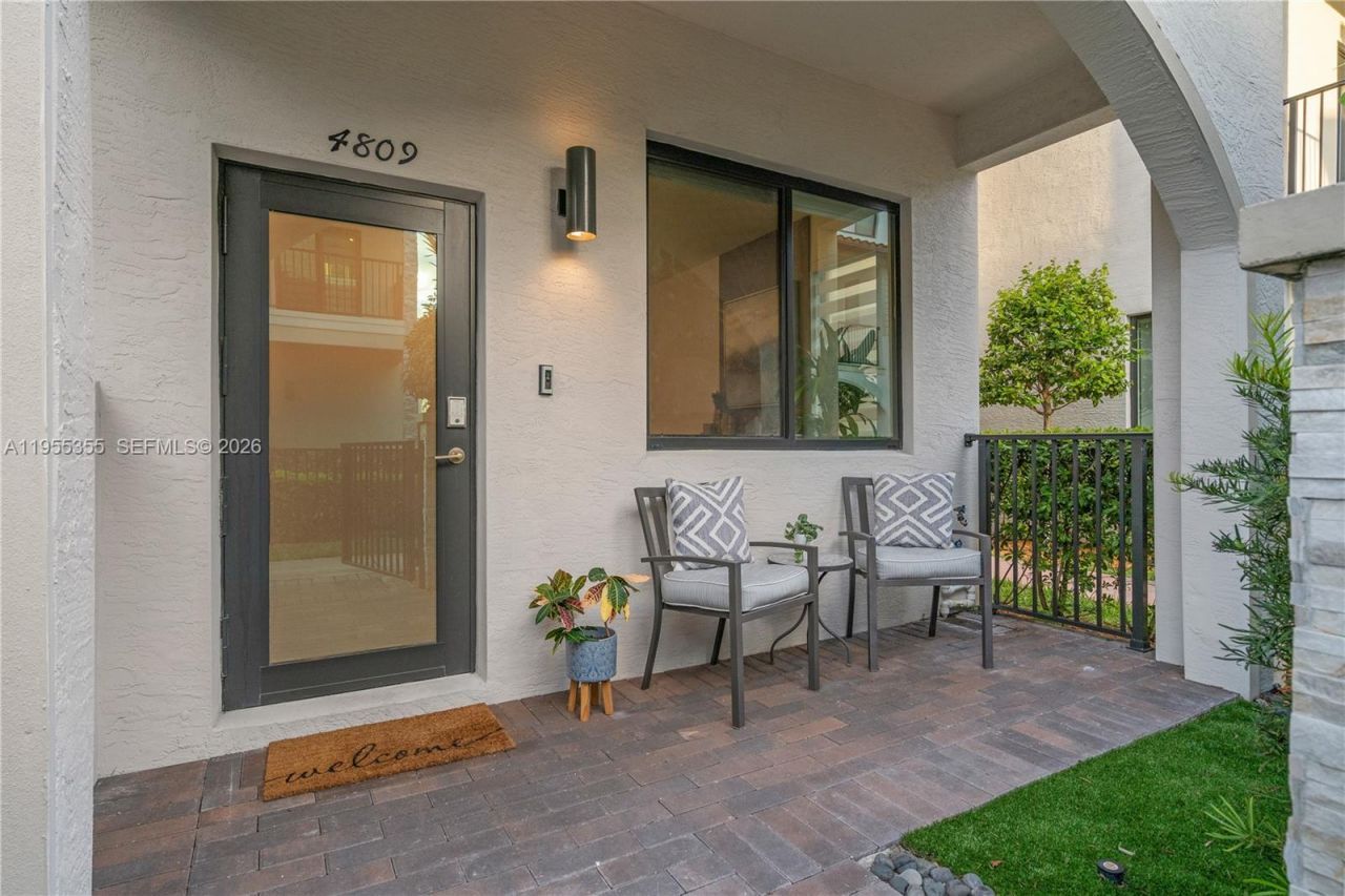 4809 NW 83rd Pkwy, Doral, FL 33166 Photo