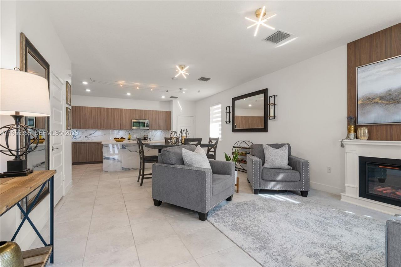 4809 NW 83rd Pkwy, Doral, FL 33166 Photo