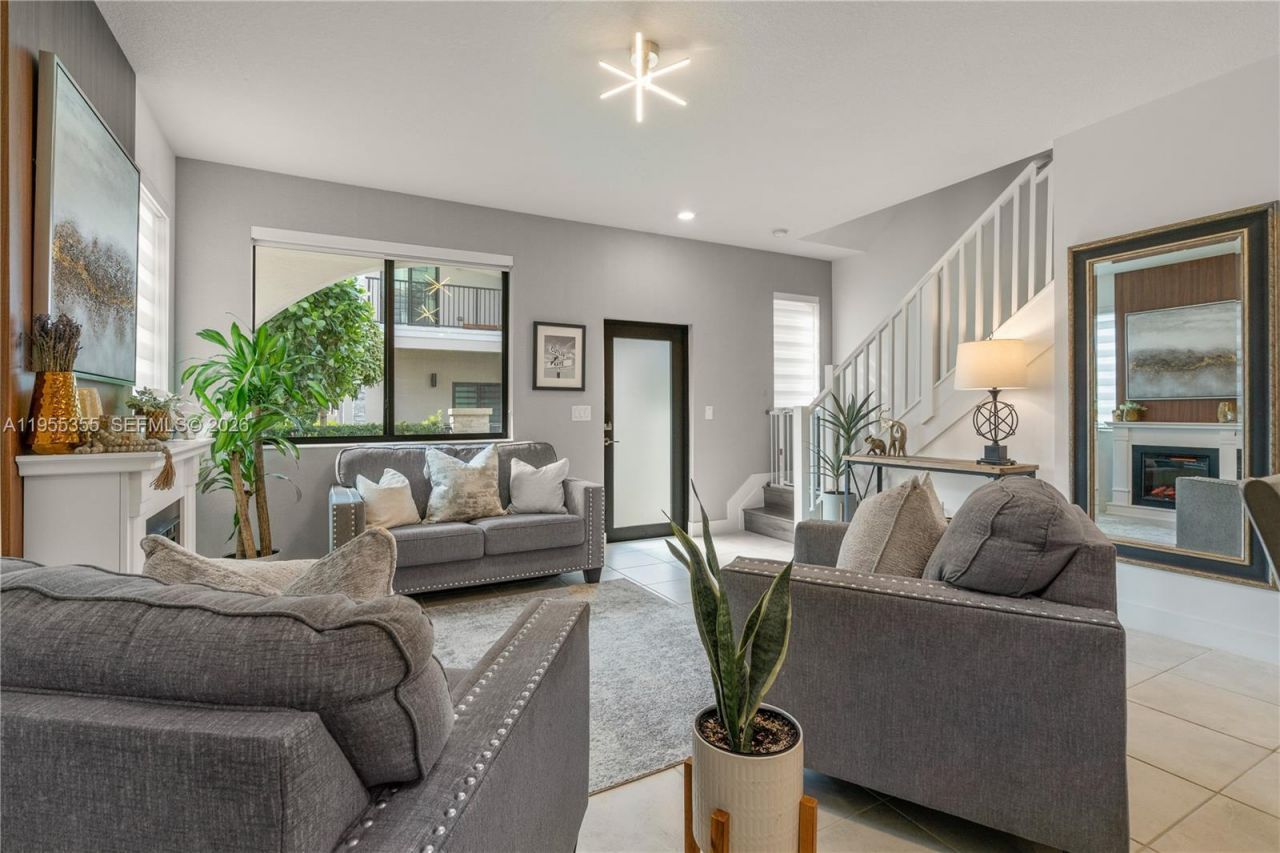 4809 NW 83rd Pkwy, Doral, FL 33166 Photo