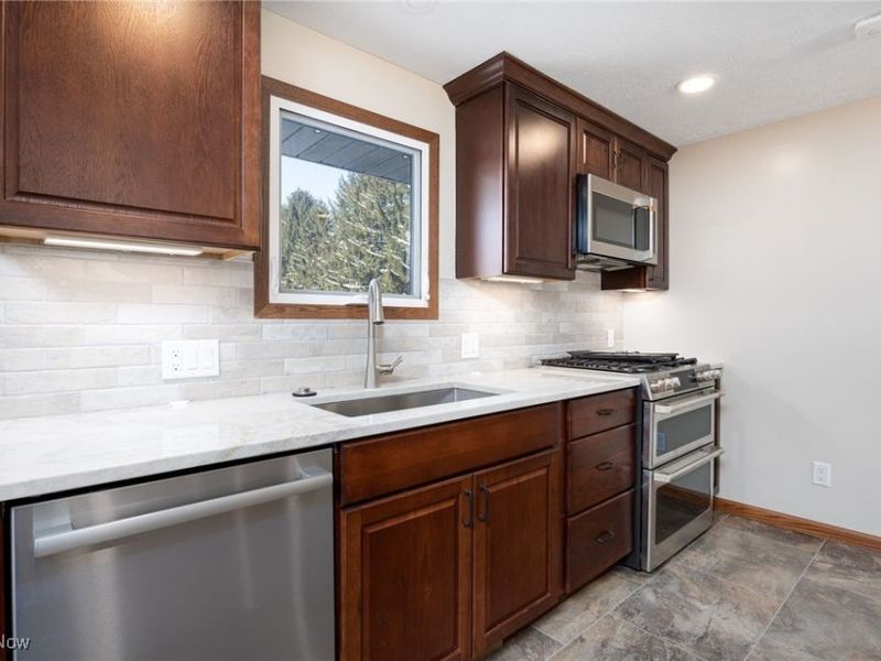 9894 Silvercreek Road, Wadsworth, OH 44281 Photo 8