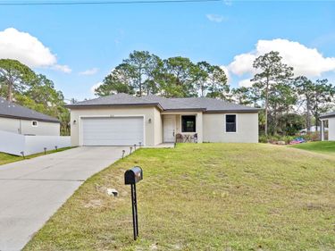 8031 SANDY CIR, LABELLE, FL 33935