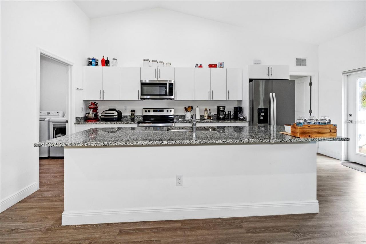 8031 Sandy Cir, Labelle, FL 33935 Photo