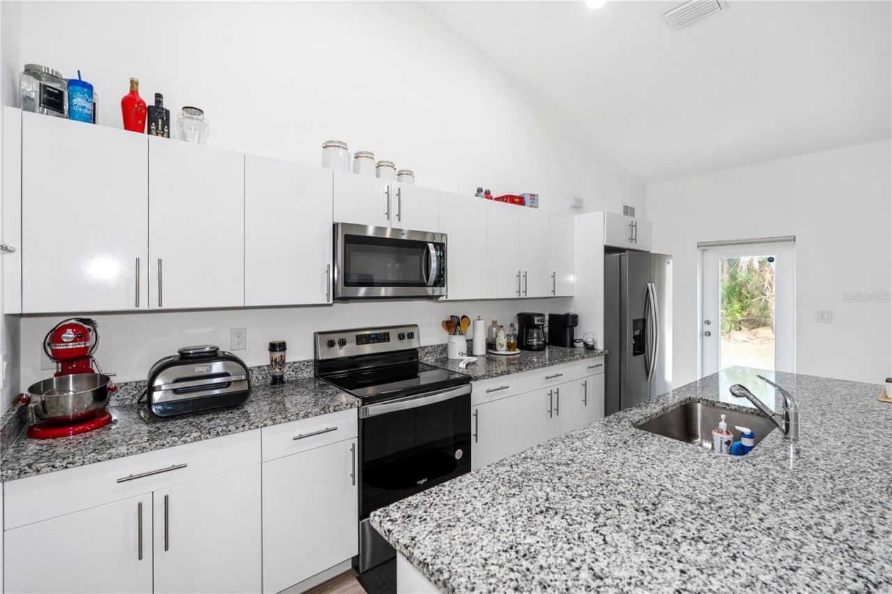 8031 Sandy Cir, Labelle, FL 33935 Photo