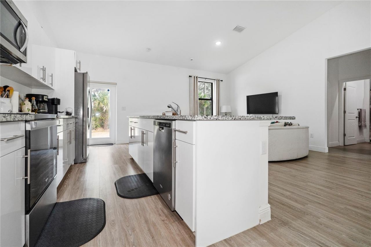 8031 Sandy Cir, Labelle, FL 33935 Photo