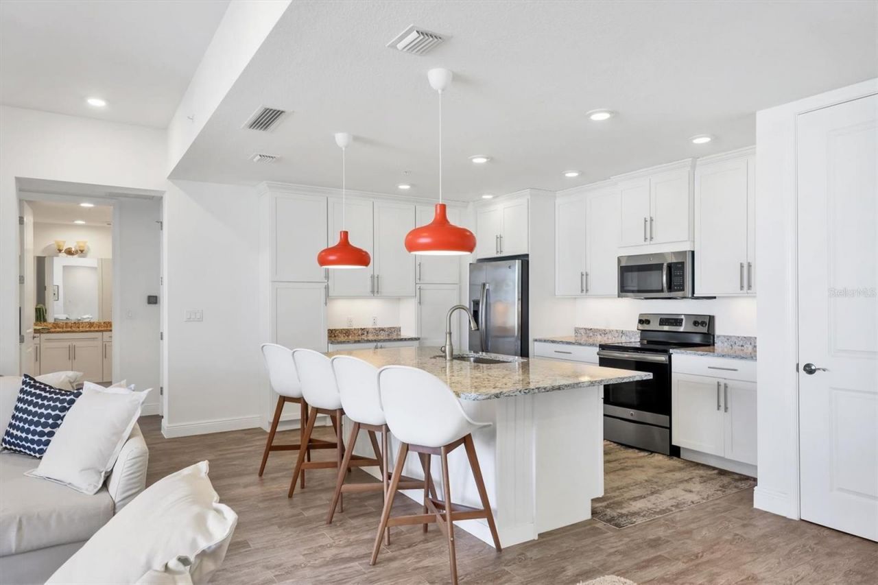 391 Aruba Circle, Unit 401, Bradenton, FL 34209 Photo