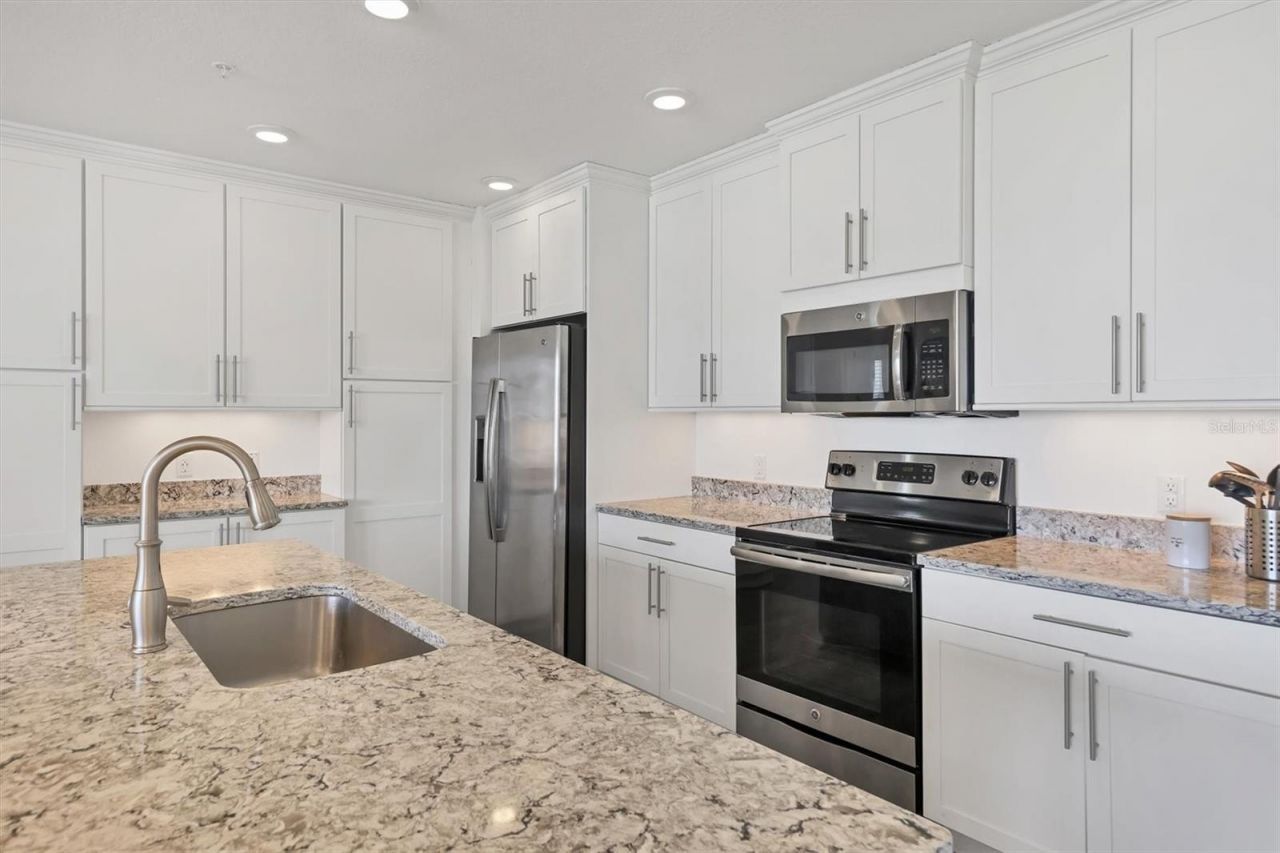 391 Aruba Circle, Unit 401, Bradenton, FL 34209 Photo